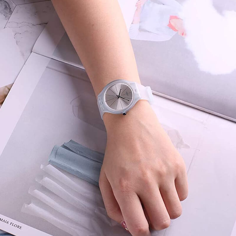 Reloj Swatch Análogo Mujer SVOS101