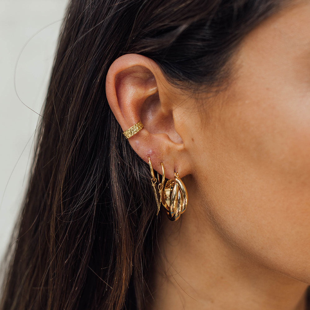 Ear Cuff Martillado Bañado en Oro