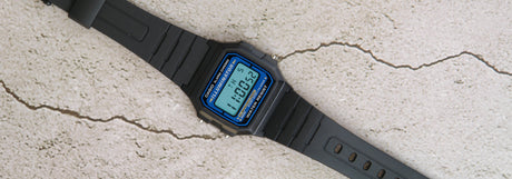 El Casio F-105W-1A: Un Reloj Icónico en Madame Web